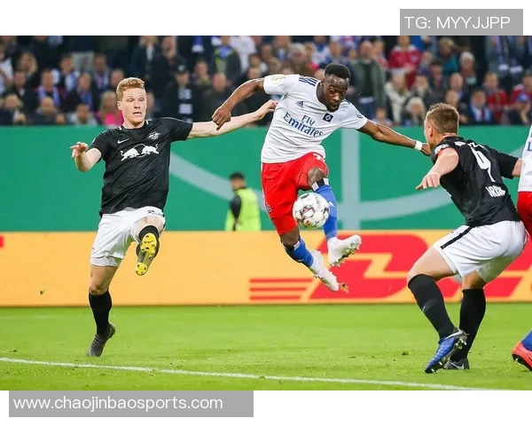 奥厄与汉堡的比赛结果揭晓双方表现及精彩瞬间分析